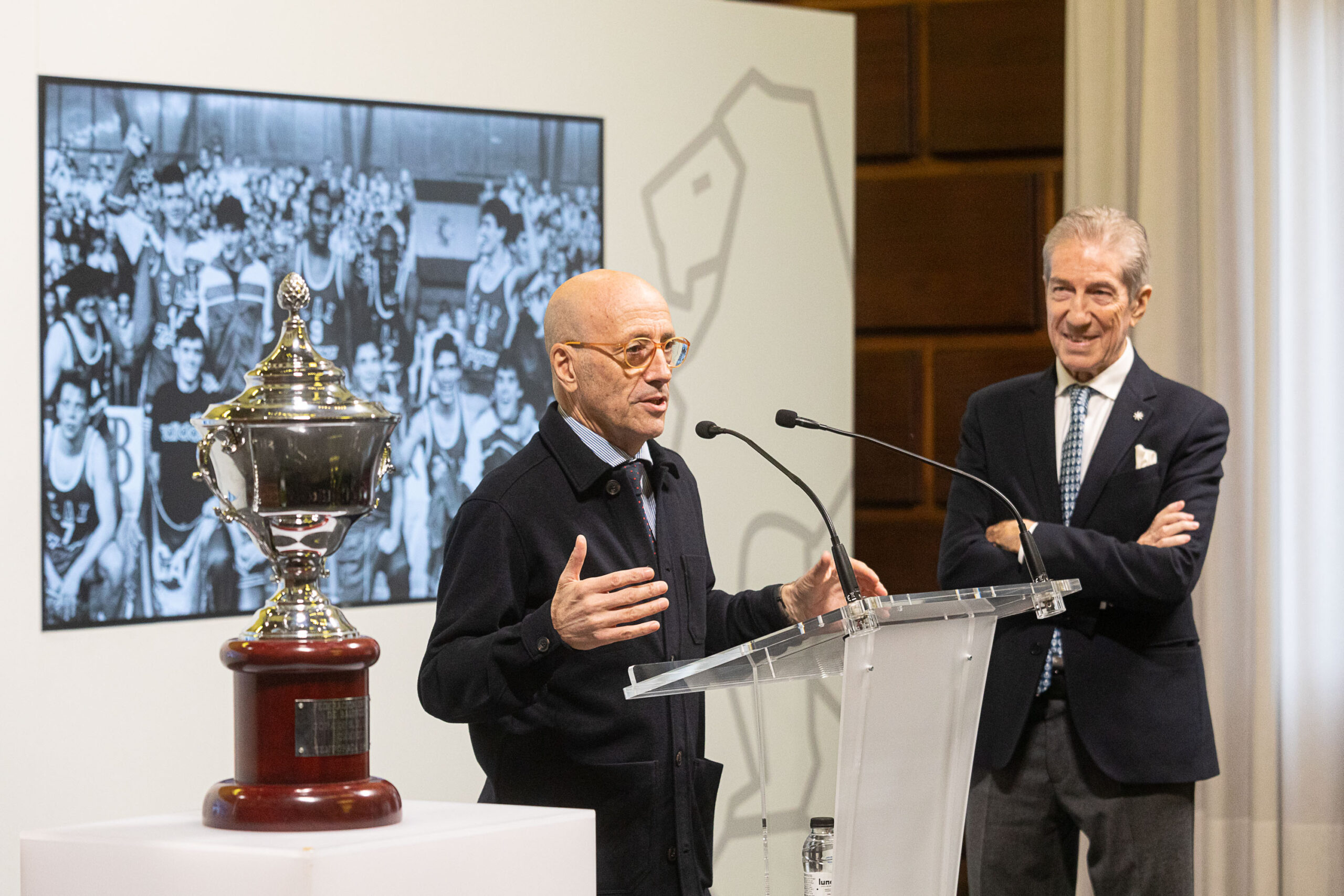 El Ayuntamiento recibe al equipo del CAI Zaragoza que hace 40 años se proclamó campeón de la Copa del Rey. Noticia. Ayuntamiento de Zaragoza