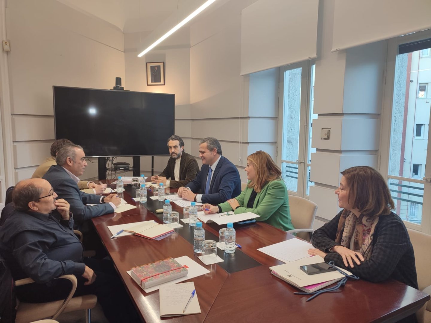 El alcalde de San Fernando de Henares, Javier Corpa, tilda de “positiva” la reunión con el consejero de Transportes de la Comunidad de Madrid, al que sigue demandando que se indemnice adecuadamente a los/as vecinos/as y se recuperen los espacios dotacionales perdidos