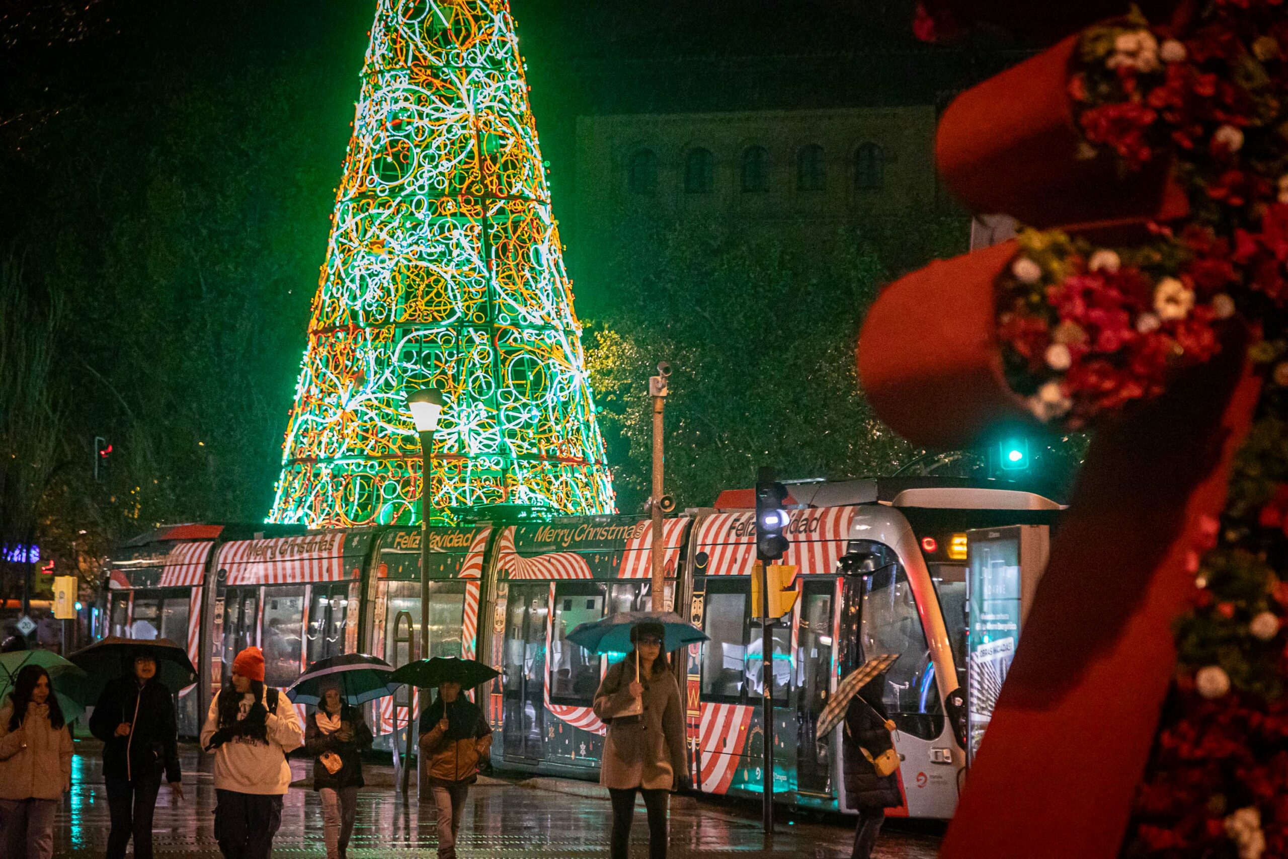 El bus y el tranvía refuerzan servicios y modifican horarios durante las fechas señaladas de Navidad. Noticia. Ayuntamiento de Zaragoza