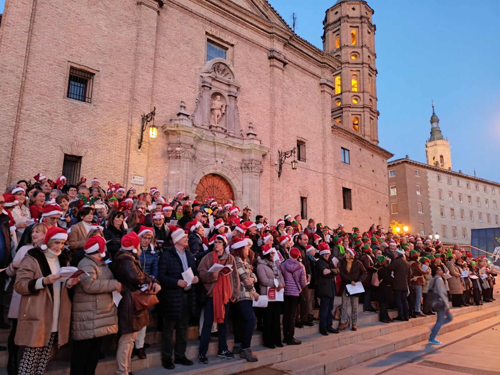 Más de 500 personas de la Universidad Popular de Zaragoza celebrarán la Navidad con villancicos. Noticia. Ayuntamiento de Zaragoza