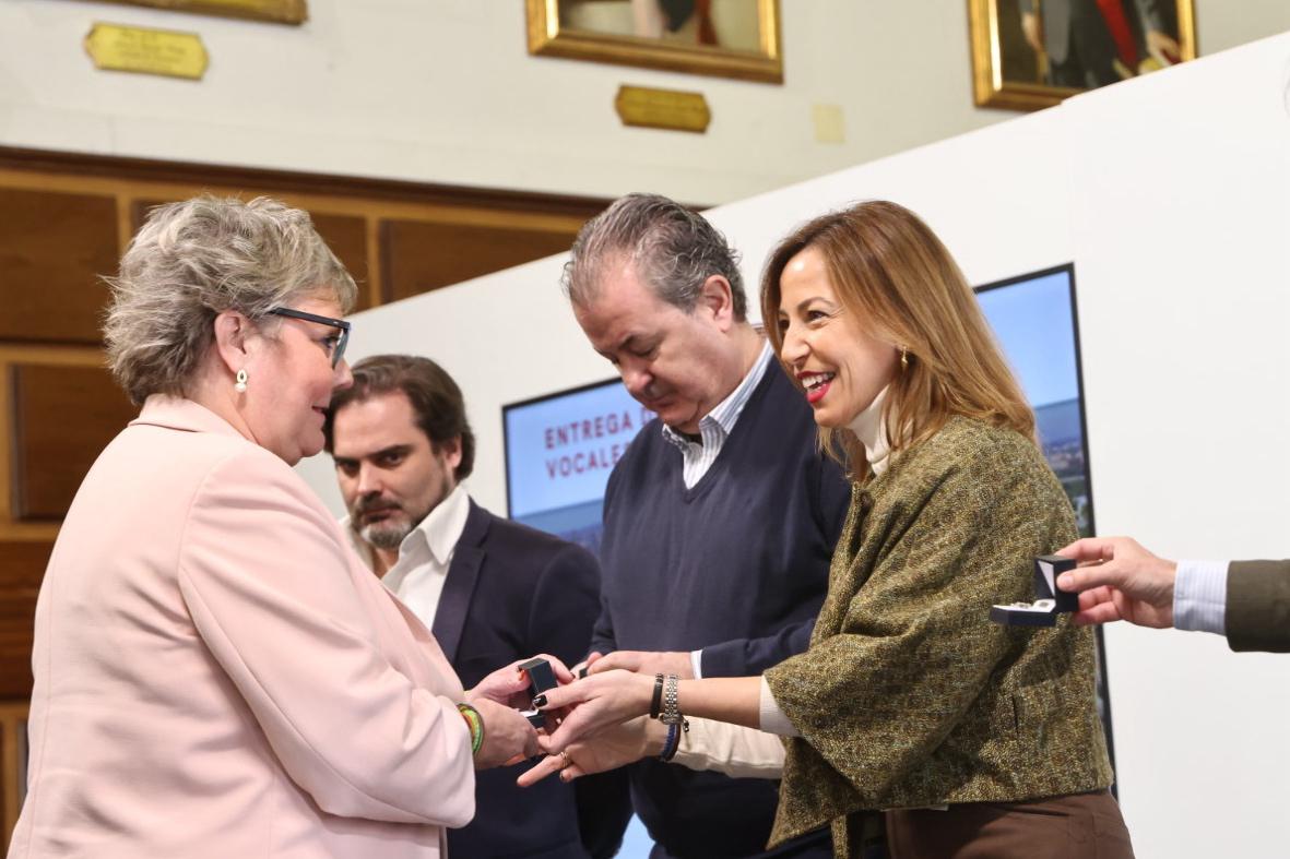 El Ayuntamiento de Zaragoza recibe a los 150 vocales de las juntas de distrito de este mandato. Noticia. Ayuntamiento de Zaragoza