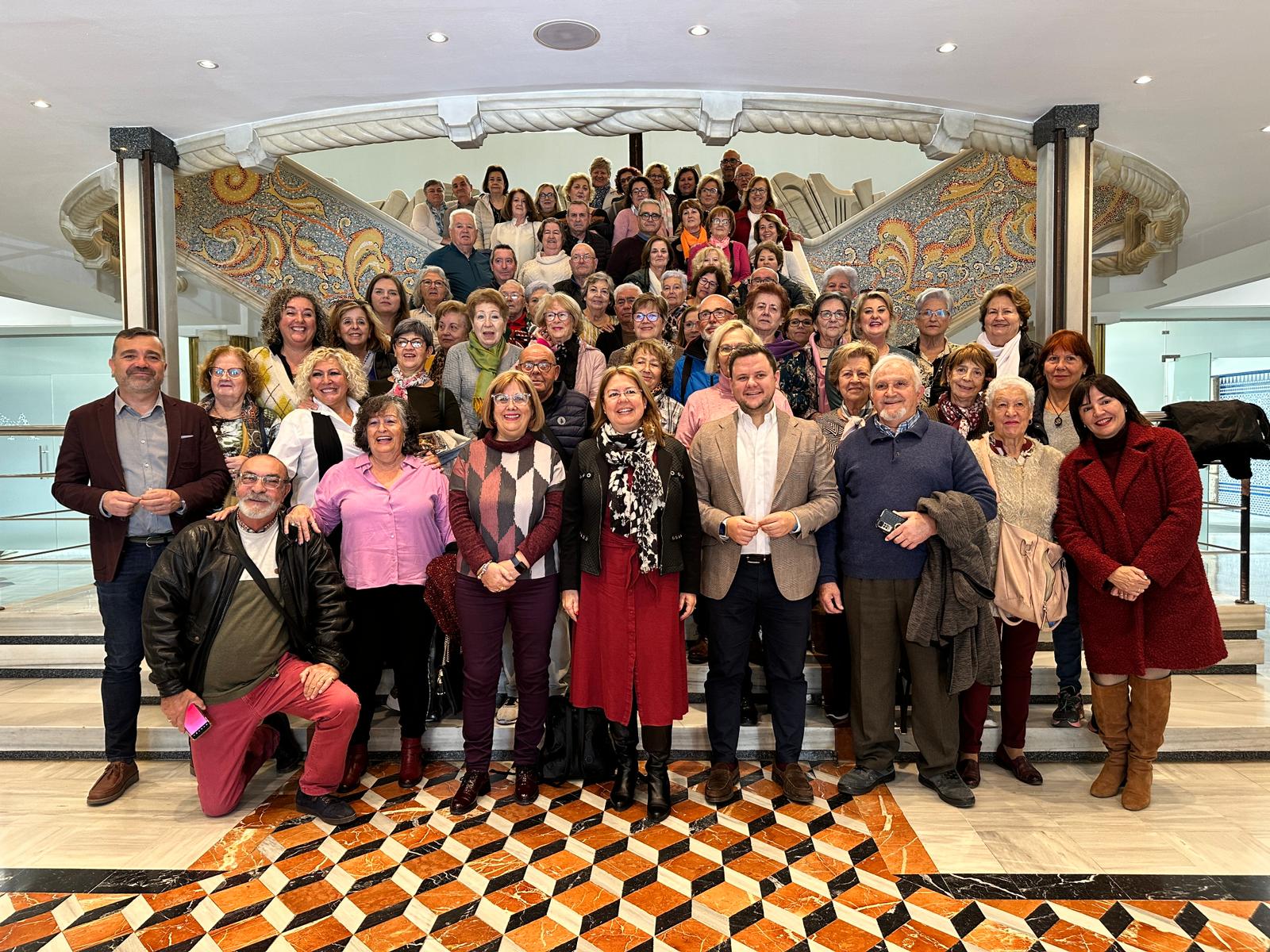 Los Mayores de los Hogares del Pensionista, visitan la Asamblea Regional