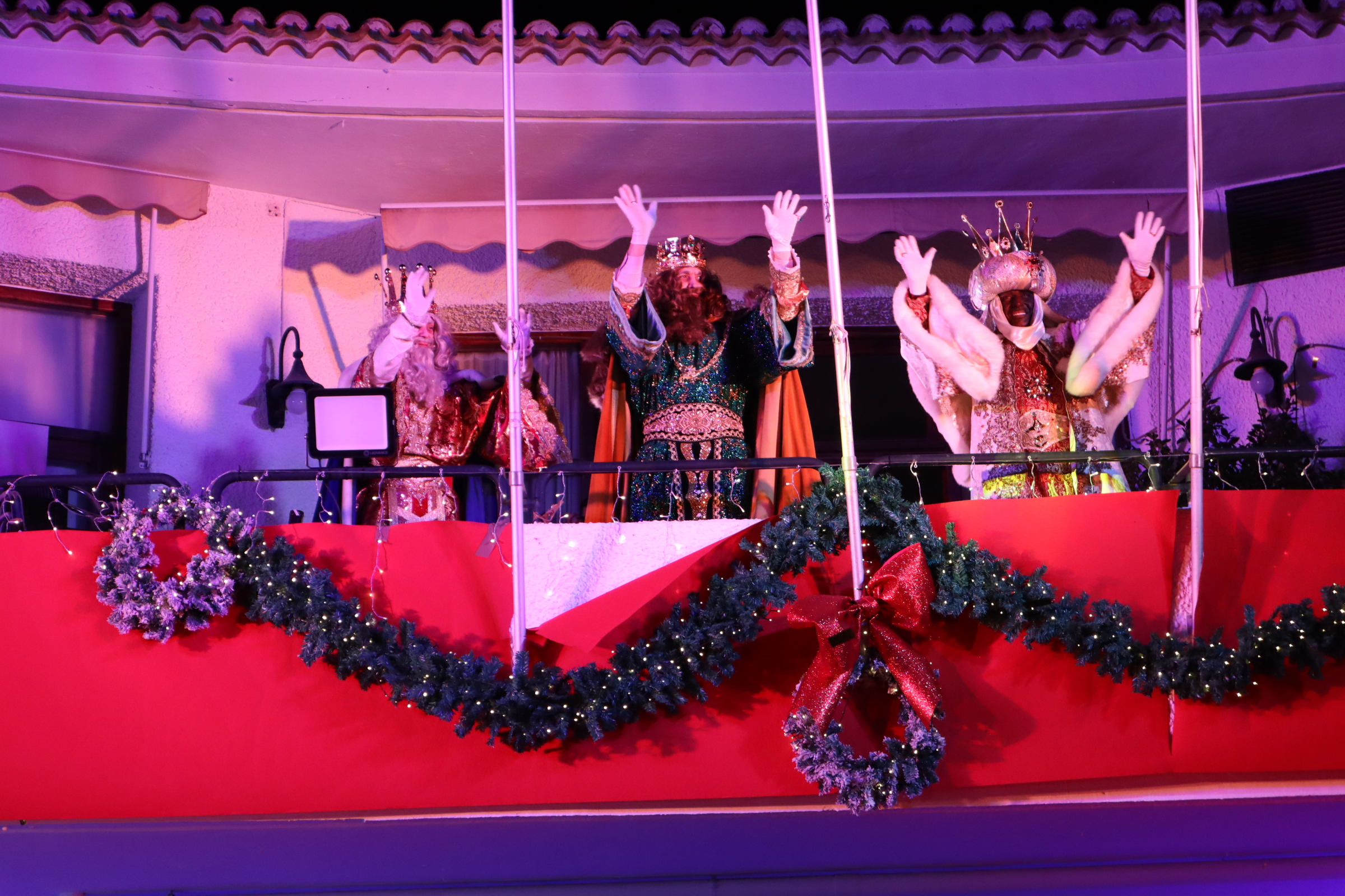 Los Reyes Magos llegan a San Pedro guiados por "La Estrella de la Navidad"