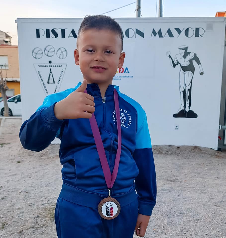 DEPORTES| El muleño Antón Santiago gana la medalla de bronce del Campeonato Regional Individual de Petanca con sólo 6 años