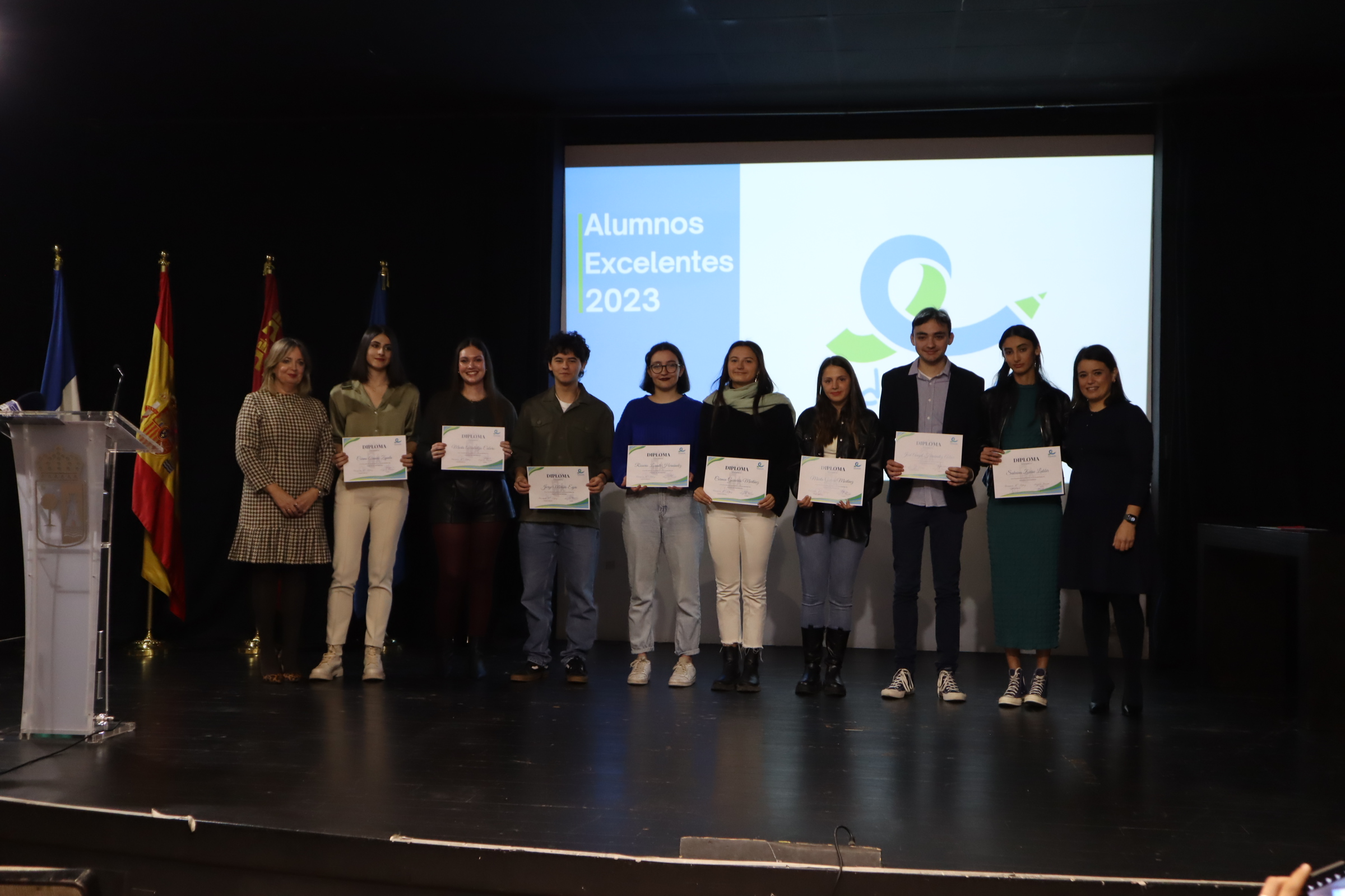 San Pedro del Pinatar premia la excelencia académica de 16 jóvenes estudiantes