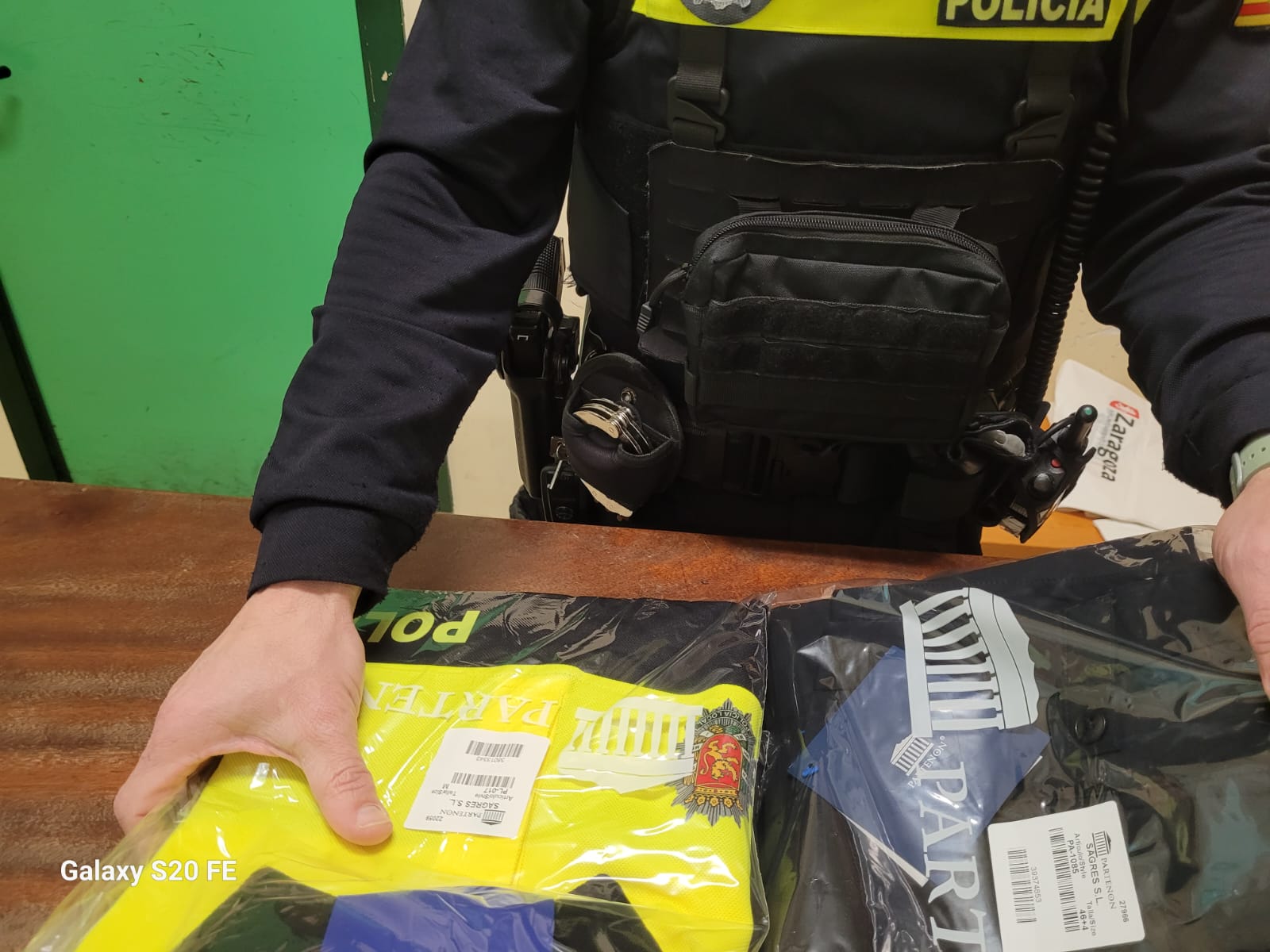 Zaragoza renueva el vestuario municipal a cerca de 1.000 policías locales y a 300 bomberos. Noticia. Ayuntamiento de Zaragoza